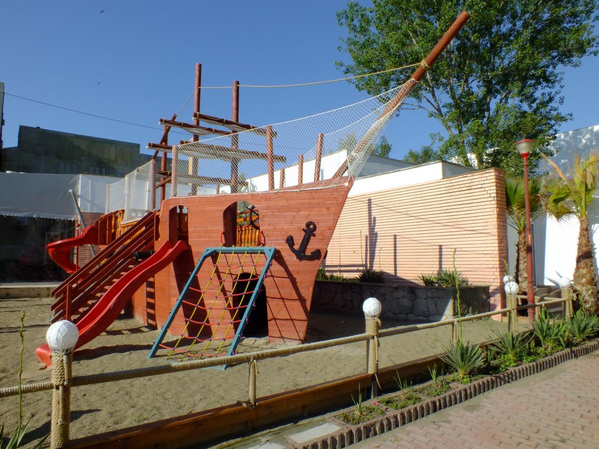 Pirates Resort Mamaia Exterior photo