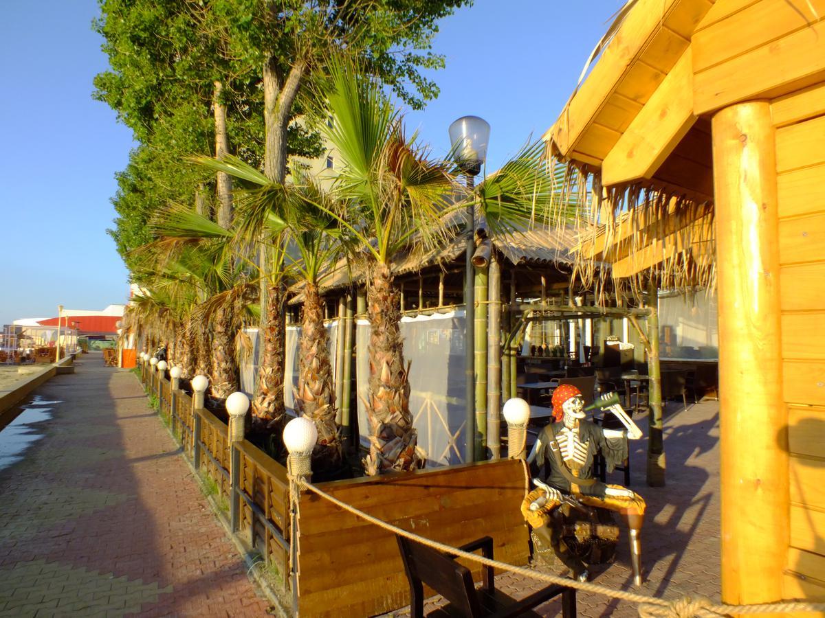 Pirates Resort Mamaia Exterior photo